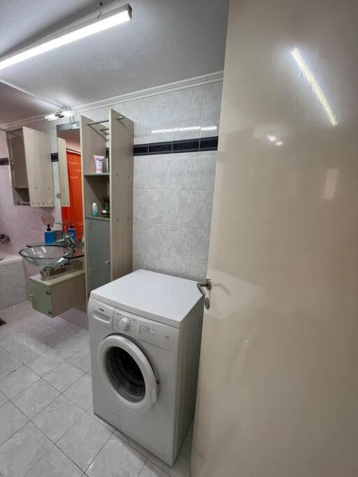 Local Apt Near City Lights 2 イラクリオン エクステリア 写真