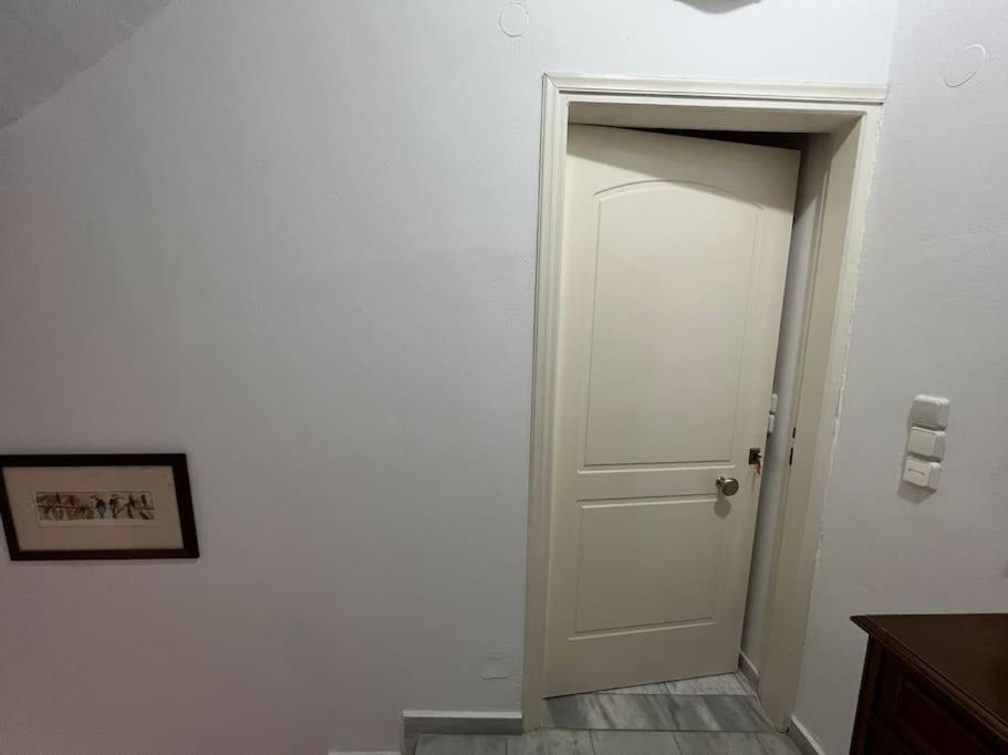 Local Apt Near City Lights 2 イラクリオン エクステリア 写真